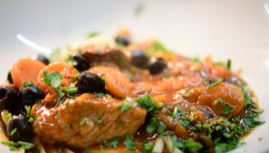 le sauté de veau aux olives, un plat local haut en couleurs et en saveurs